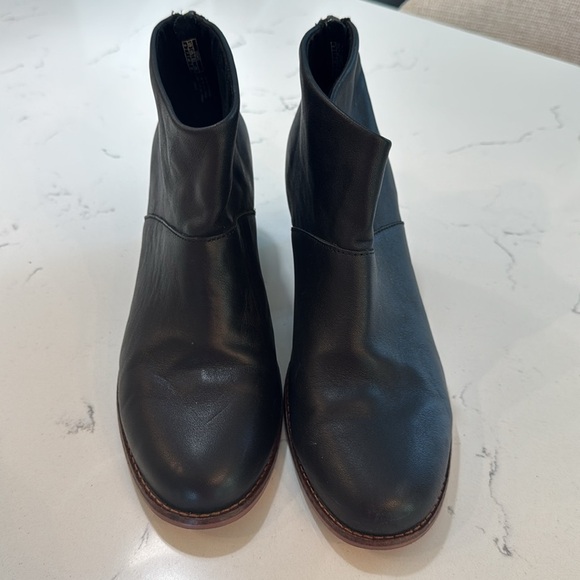 Tom’s black boots with brown heel.  Women’s size 9. Great used condition! - Picture 2 of 9